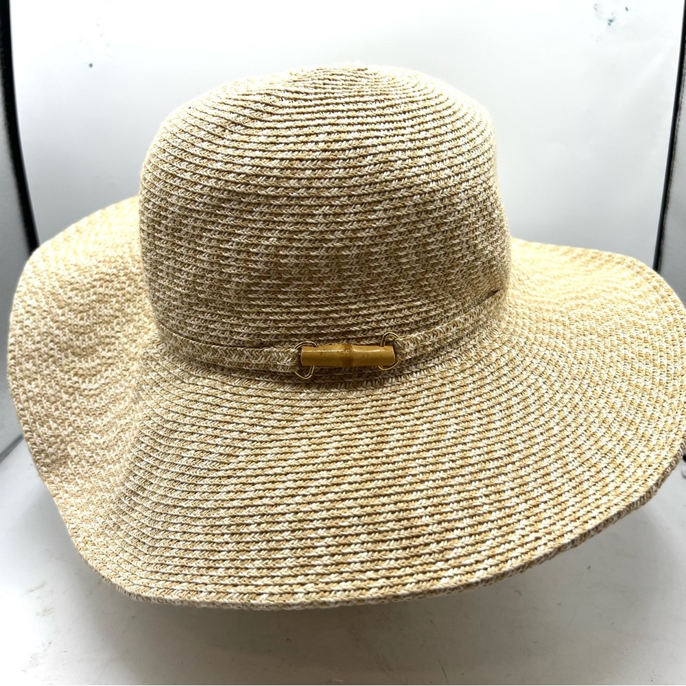Nine & Co Floppy Sun hat. OS. 4” wide brim yellow paper woven straw